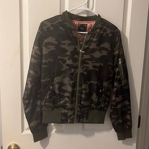 Iris Los Angeles Camouflage Ladies with satiny finish and quilted lining size M